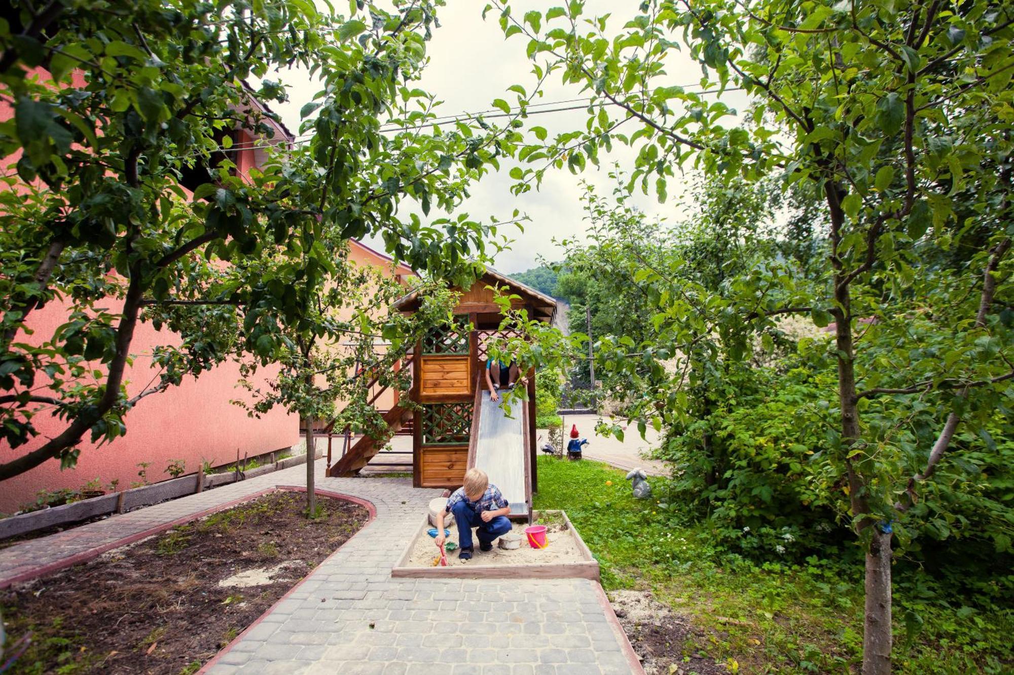 Berizka Bed & Breakfast Yaremche Exterior photo