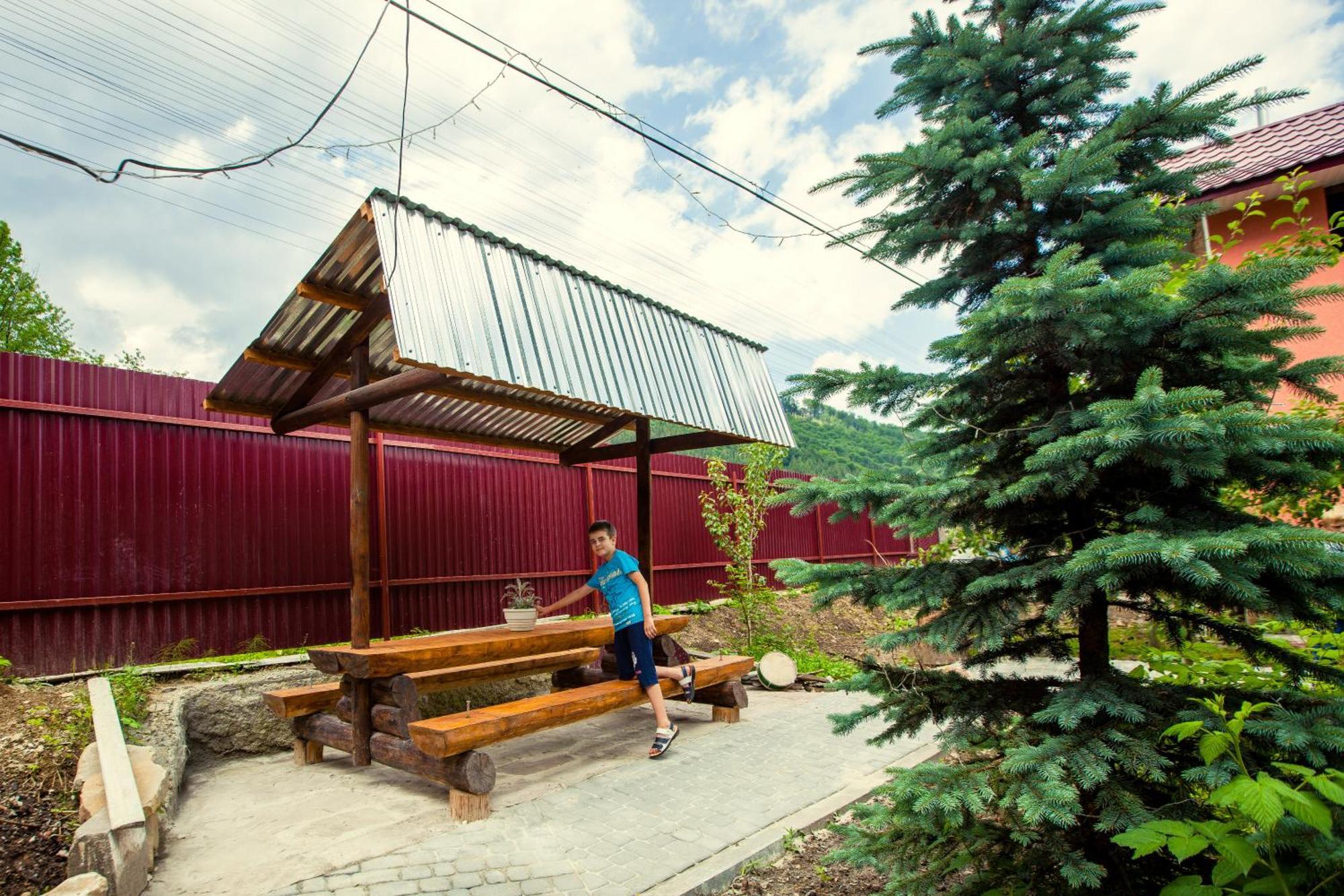 Berizka Bed & Breakfast Yaremche Exterior photo